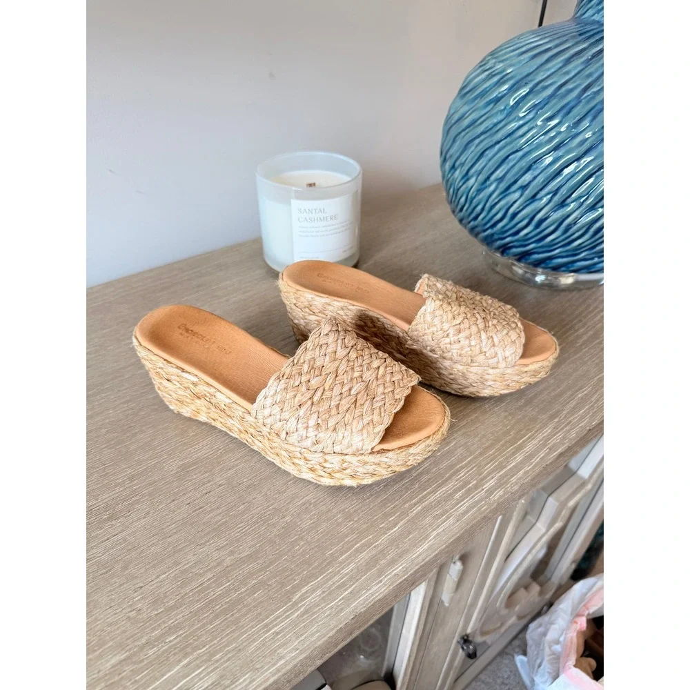 Chocolat Blu Yuma Platform Wedge Sandals Womens Natural Tan Size 6.5